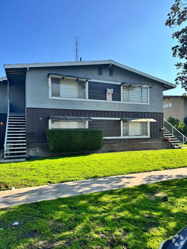Building Photo - 3704-3710 N Abby St Unit 3708 N Abby St Rental