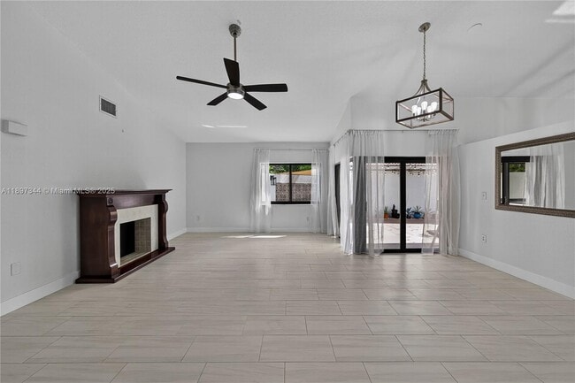 Photo - 15140 Bristol Ln