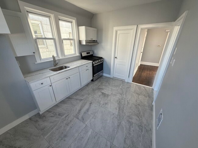 Photo - 308 Pearsall Ave Unit 2