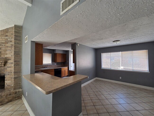 Photo - 19223 Woodglen Dr