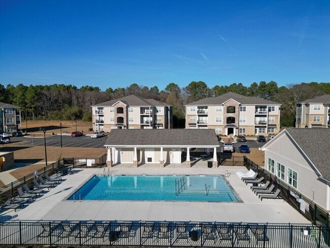 Building Photo - The Groves at 421 *Move In Special*