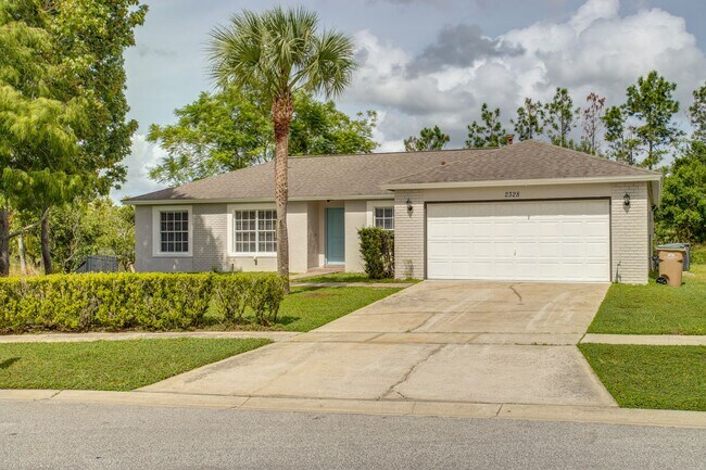 Clermont 3 Bed 2 Bath w/ Community Pool an... - Clermont 3 Bed 2 Bath w/ Community Pool an... House