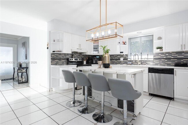 Photo - 5640 Hayes St