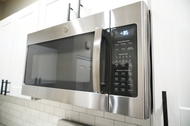 Photo - 2848 W Barry Ave Unit 2848 W Barry Ave G