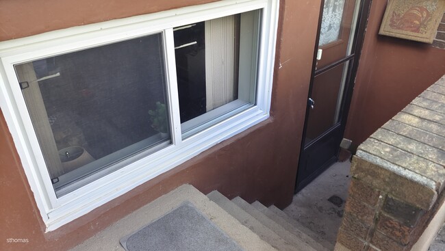 Building Photo - 89 Roehampton Av Unit 89