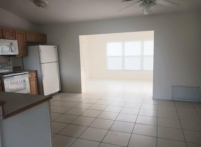 Photo - 635 Parkside Ave