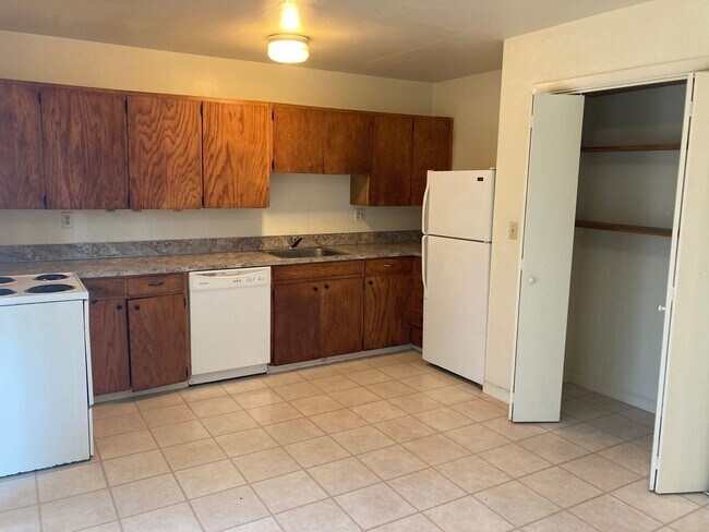 Photo - (WLO 13) Cozy 2 Bedroom, 1 Bath Just a Sto... Unidad 13