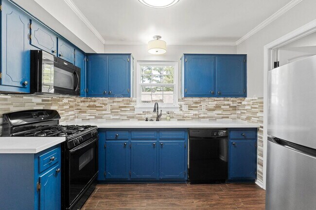 329 Lamplighter Ln