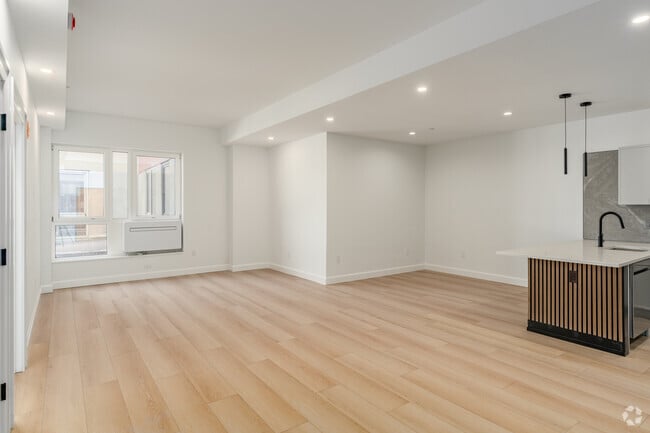 1BR, 1BA - 810SF - Living Room