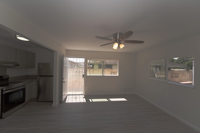 Building Photo - 98-179 Kauhihau Pl Unit 2 Bedroom Rental