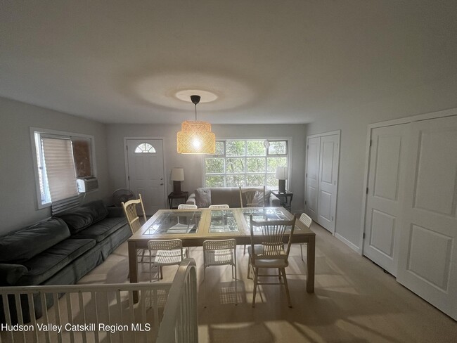 Photo - 52 Renwick St