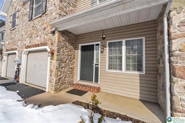 Photo - 537 Kemmerer Ln