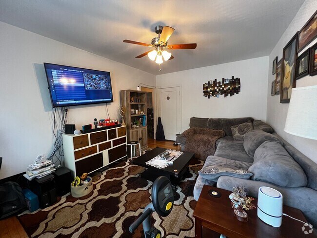 Building Photo - 1058 W Cornelia Ave Unit 1 Rental