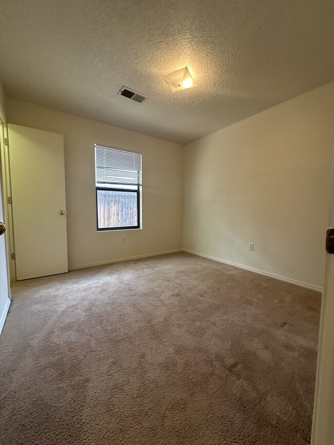 Photo - 11012 Hackamore Ave SW