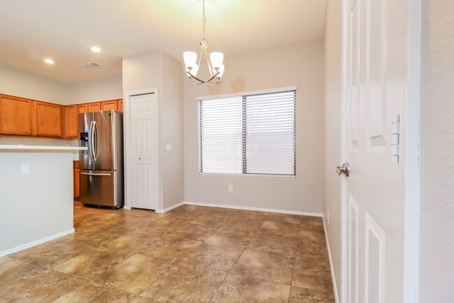 Photo - 505 W Del Rio Ln