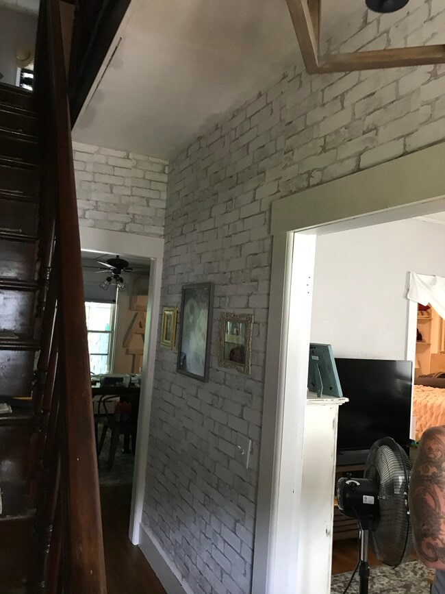 Photo - 77 W Main St Apartamentos Unidad 77 West Main Street