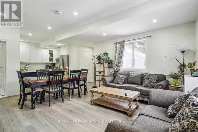 Photo - 251 King St E