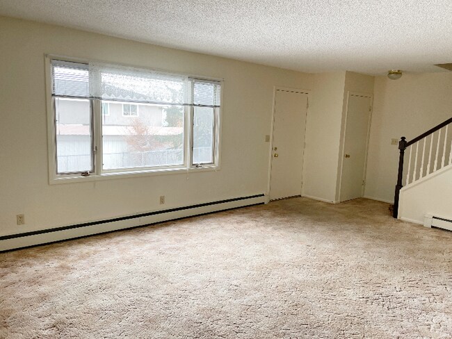 Photo - 472 Russell Ln Unidad 2