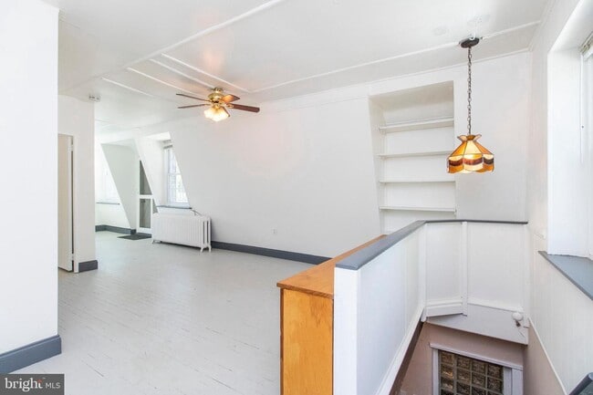Photo - 18 E Gorgas Ln