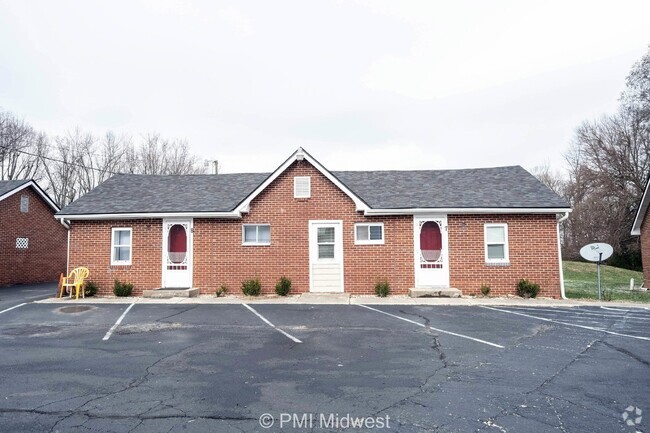 Building Photo - "Cozy 1-Bedroom Gem in Greenfield – Perfec... Unit Apt 8