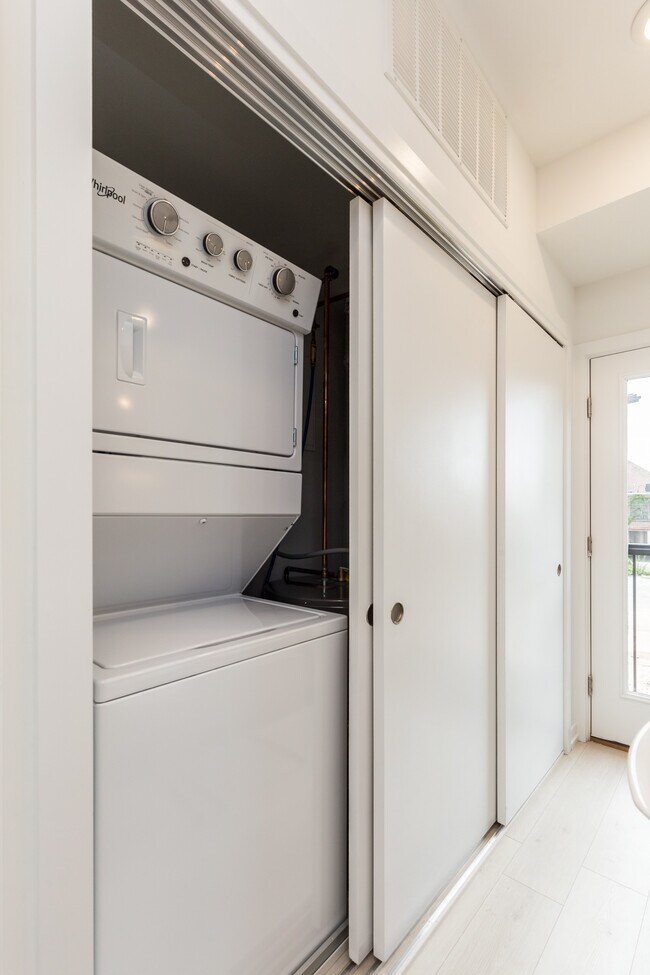 Photo - 1233 N 27th St Unit B