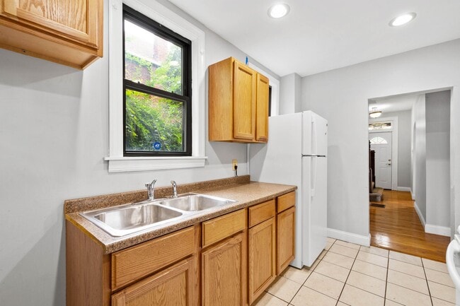 Building Photo - Stunning 4 bedroom home in Overbrook avail...