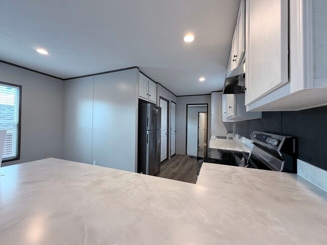 709 N Collins Fwy