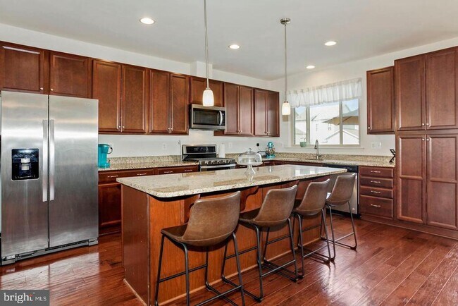 Building Photo - 944 Basswood Dr