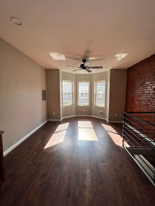 Photo - 1867 Clarence St Unit 2nd Floor