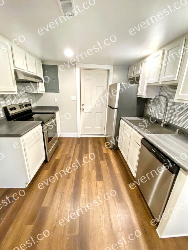 Photo - 1494 Manchester Ave