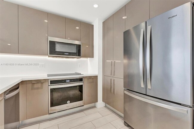 Photo - 2000 Metropica Wy Unit 2307
