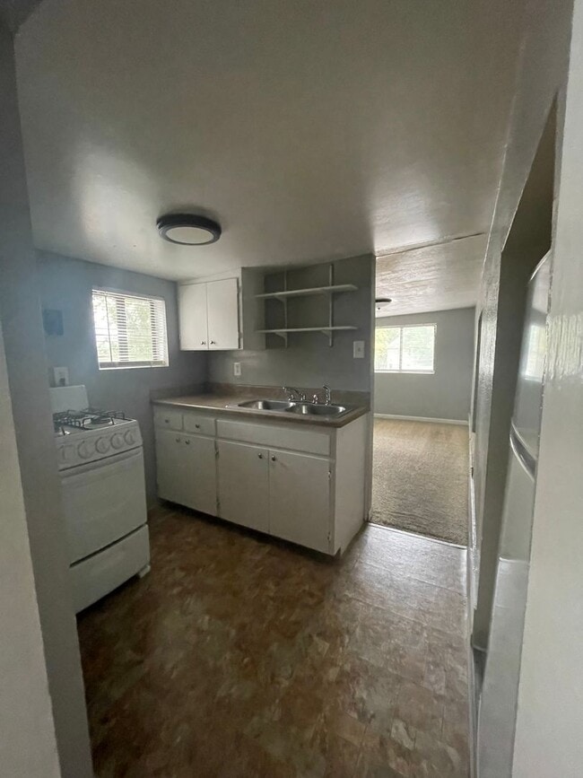 Building Photo - 1025 17th St Unit 4
