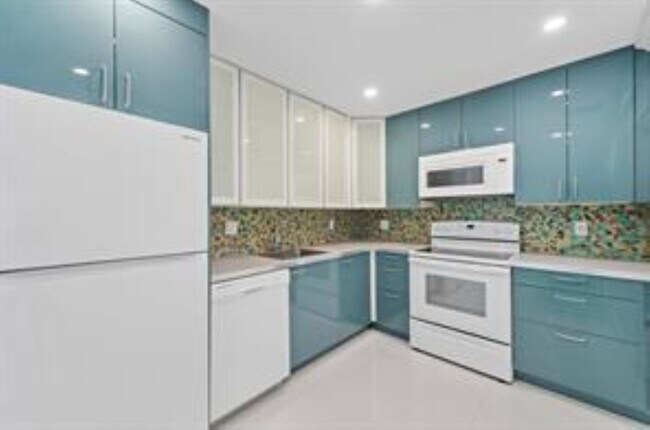 Photo - 3220 Bayview Dr Unit 302