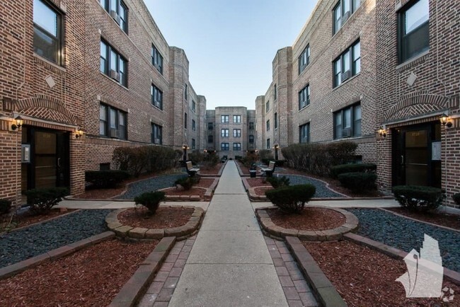 Building Photo - 3720 N Pine Grove Ave Rental