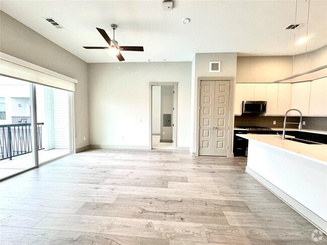 Building Photo - 401 W 25th St Unit 1435 Rental