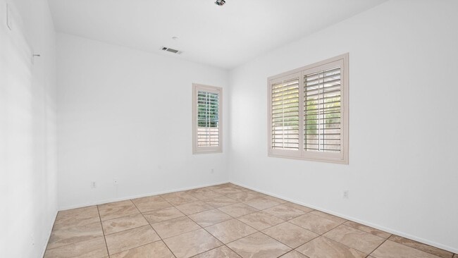 Photo - Spacious 4-Bedroom Home with Bonus Room – ...