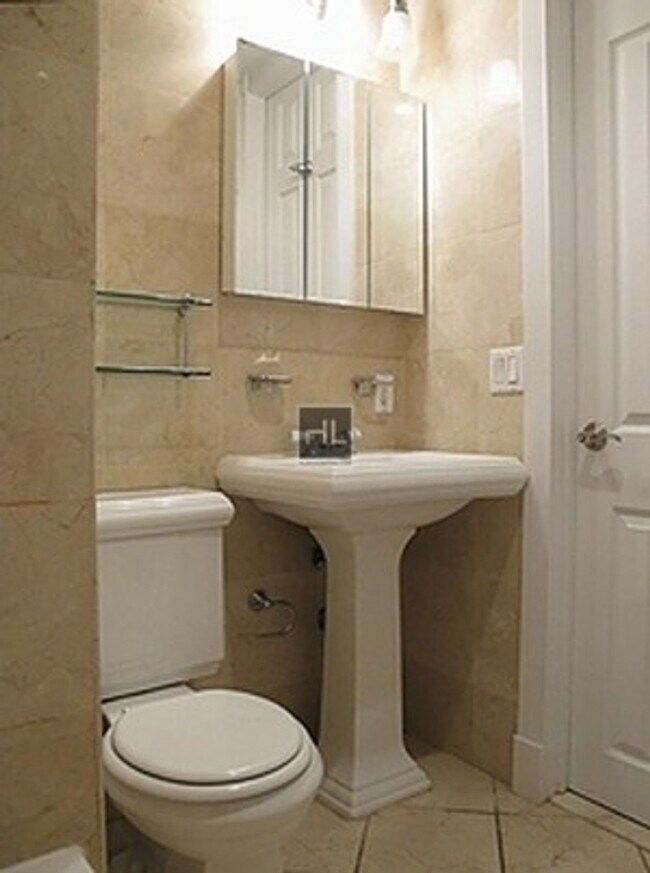 Photo - Christopher Street Unidad 10