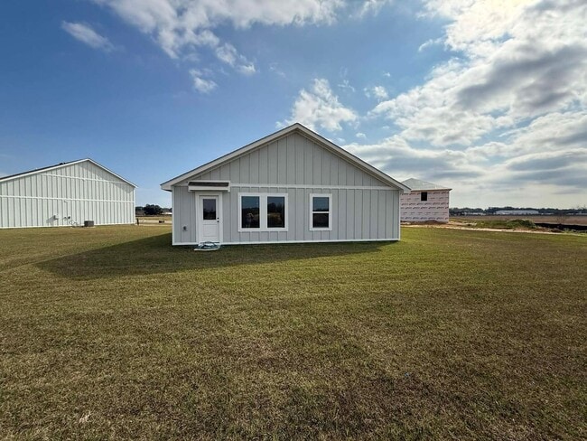 Photo - Four Bedroom/Two Bath - Summerdale