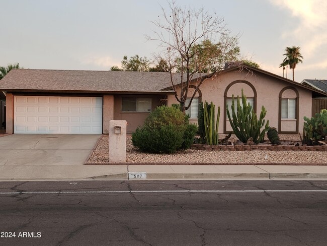 Building Photo - 5117 W Acoma Dr