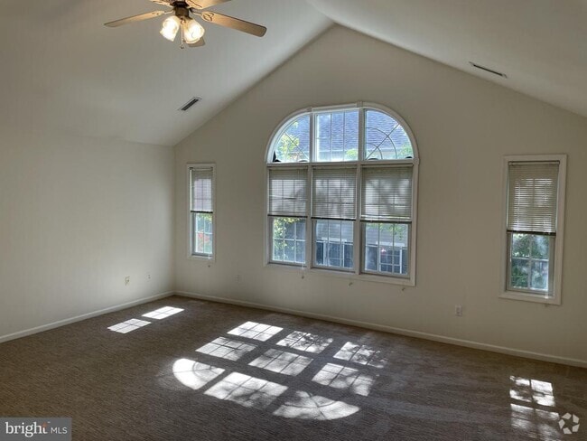 Building Photo - 515 N Main St Rental