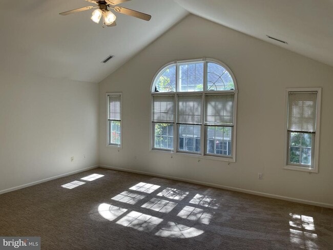 Photo - 515 N Main St Apartment