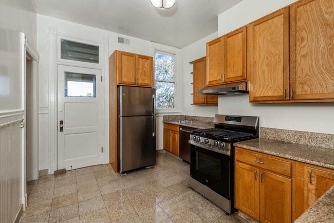 Photo - LARGE Full Floor 4BR/2BA. In-Unit Laundry, New Stainless Appliances! Unit 486