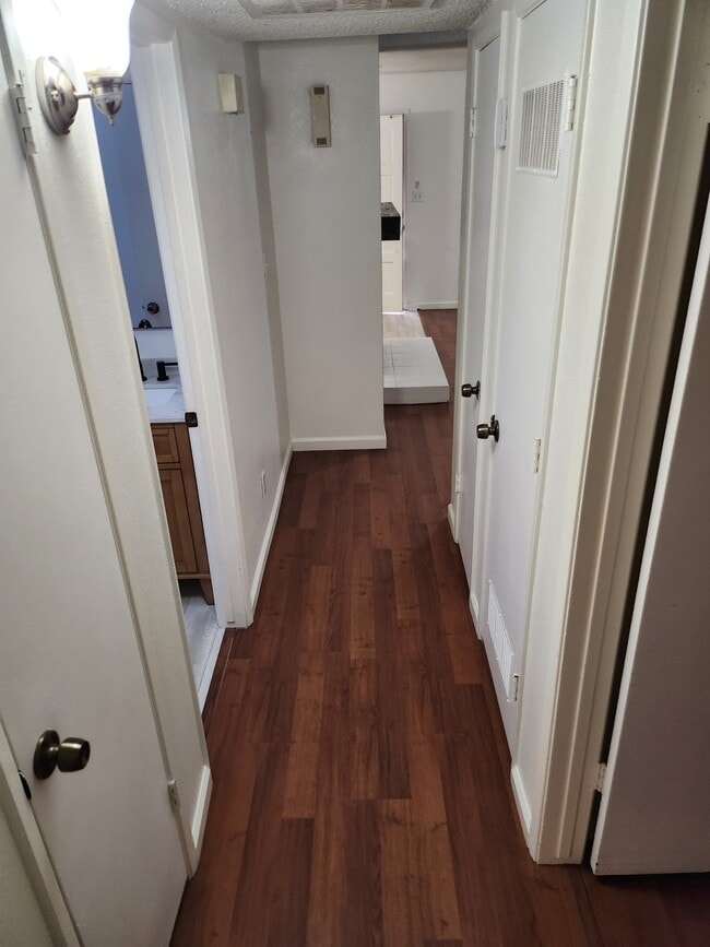 Photo - 539 W Parlier Ave