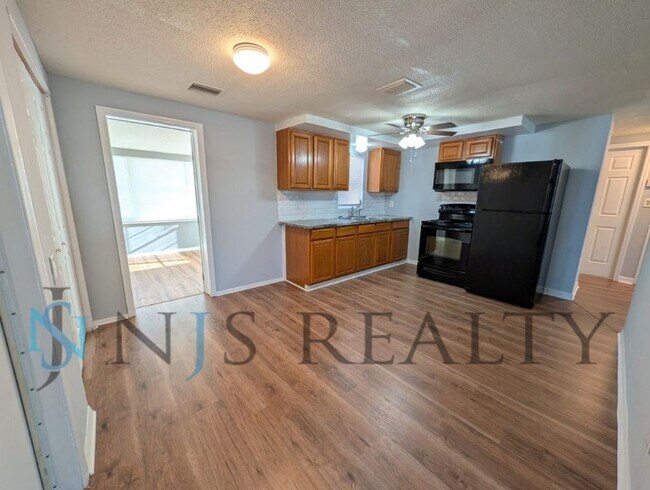 Photo - Fabulous 3/1/1 980 Sq. Ft. with NEW AC, NEW flooring, UPDATED kitchen & bath with GRANITE counter...