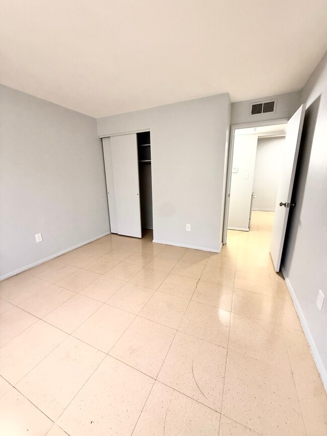 Photo - 2971 Four Towers Dr Unit 4