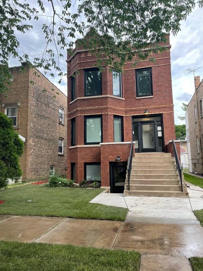 Photo - 3436 N Springfield Ave Unidad 1