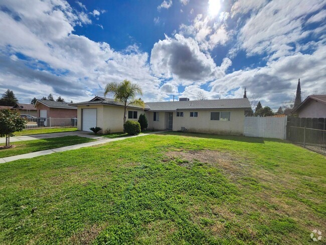 Building Photo - Charming 3-Bedroom Home in SW Visalia!