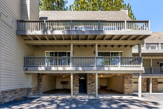 Golf Coarse Complex - Golf Coarse Complex House