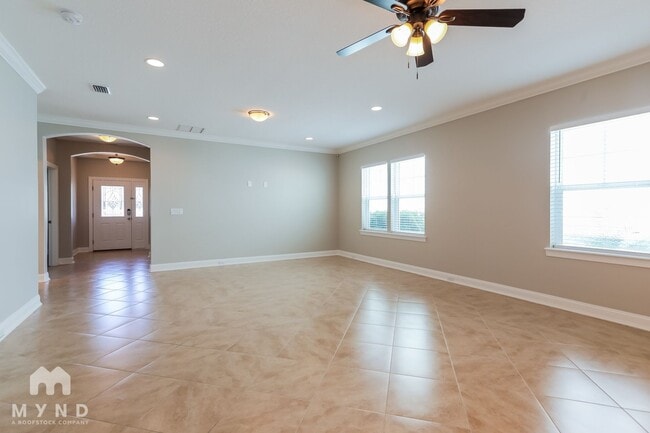 Photo - 3520 Hawthorn Way