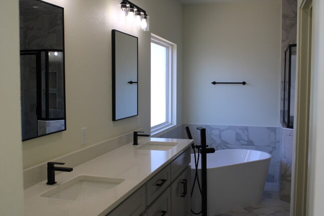 Photo - 129 Middleton Ln